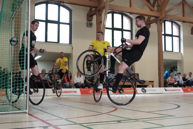 Hahndorf 1 bei einer Ecke gegen Halle