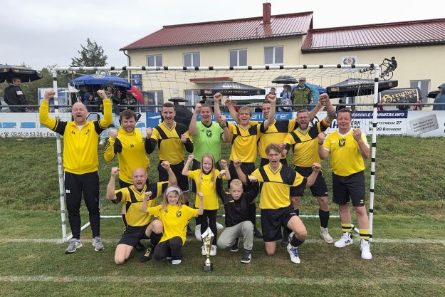 Gruppenfoto DM 6er-Rasenradball
